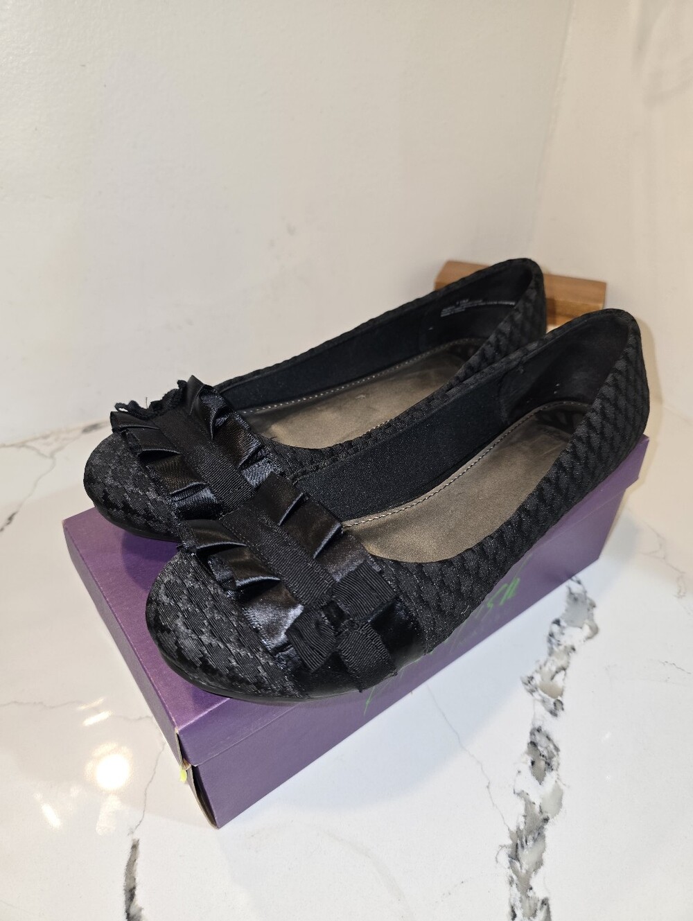FERGALICIOUS By FERGIE Womens ALANA Ballet Flats Black Slip On Ruffle Size 11